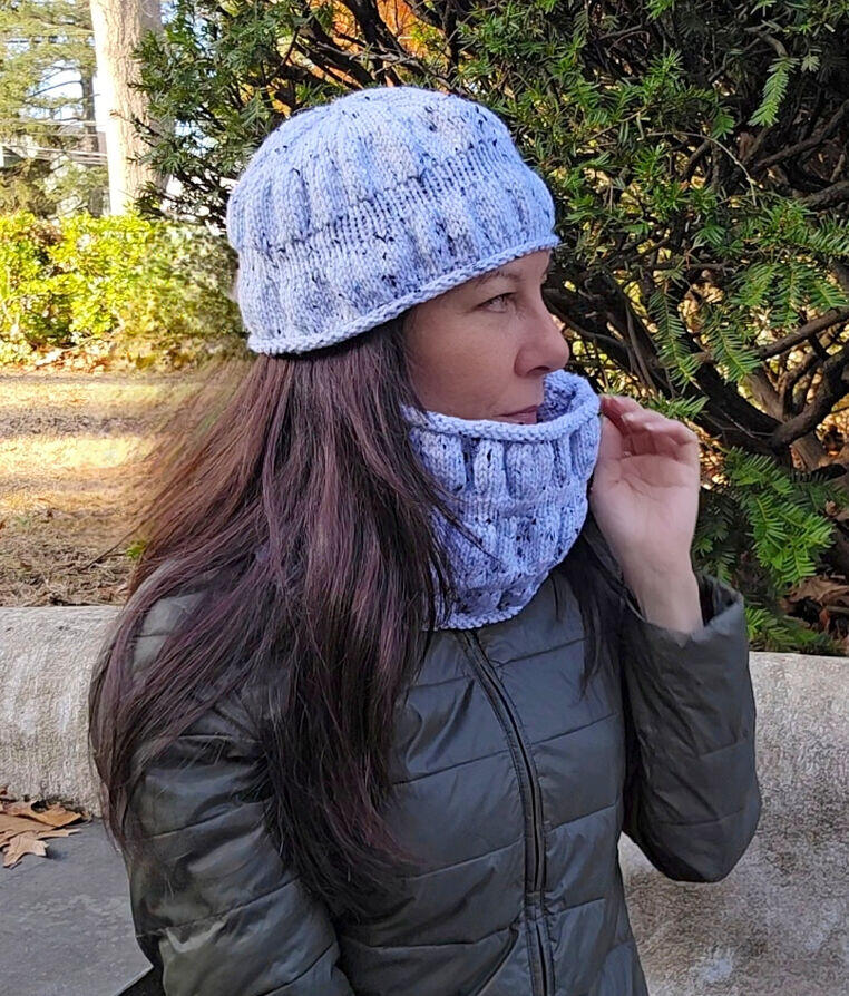 Knitted Pucker Pop Cowl and Hat free pattern set. Both feature a highly pucker stitch design. Great beginner project.